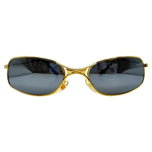 Dynamic Frames for the Urban Fashion Leader