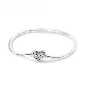 Elegant Heart Charm Bracelet – Timeless and Versatile Design